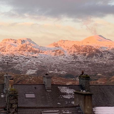 Cosy Cottage In Picturesque Snowdonia With Stunning Views Of The Moelwyn Mountains Blaenau Ffestiniog Exterior photo