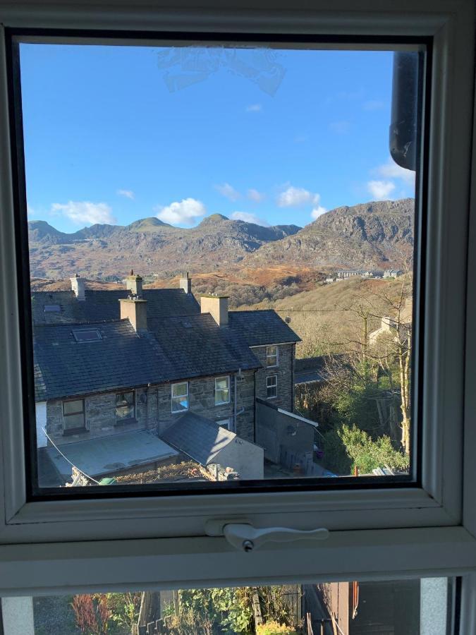 Cosy Cottage In Picturesque Snowdonia With Stunning Views Of The Moelwyn Mountains Blaenau Ffestiniog Exterior photo